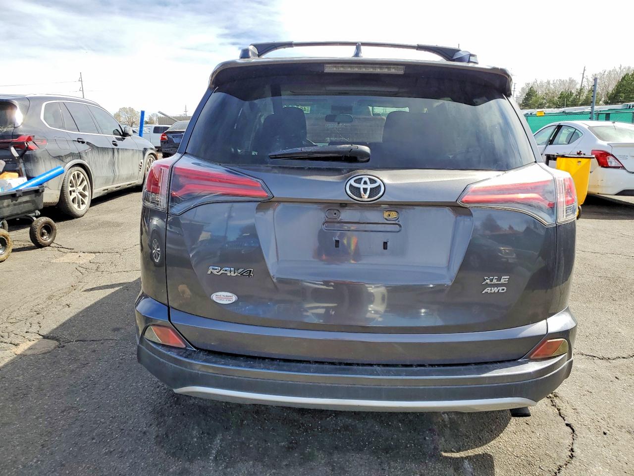 2016 TOYOTA RAV4 XLE photo 6