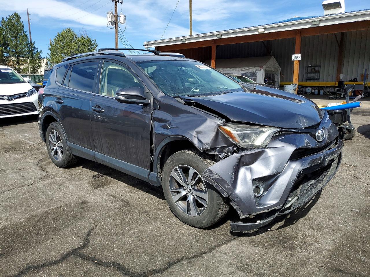 2016 TOYOTA RAV4 XLE photo 4