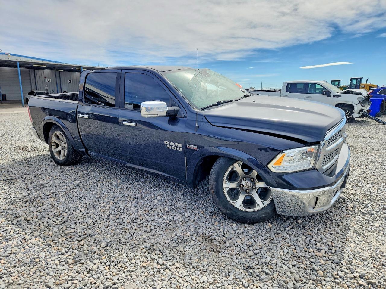 2015 RAM 1500 LARAMIE photo 4