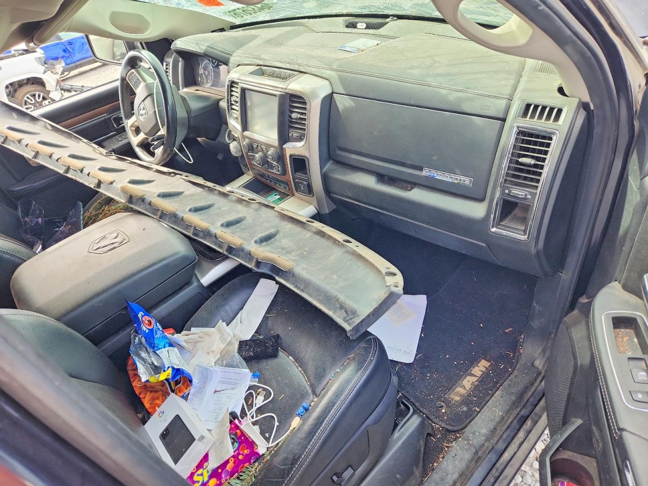 2015 RAM 1500 LARAMIE photo 8