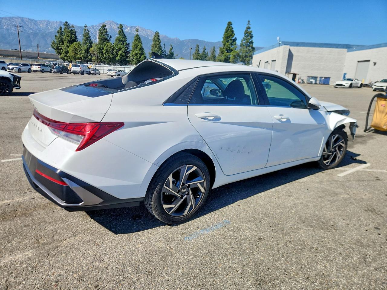 2025 HYUNDAI ELANTRA SEL CONVENIENCE photo 3