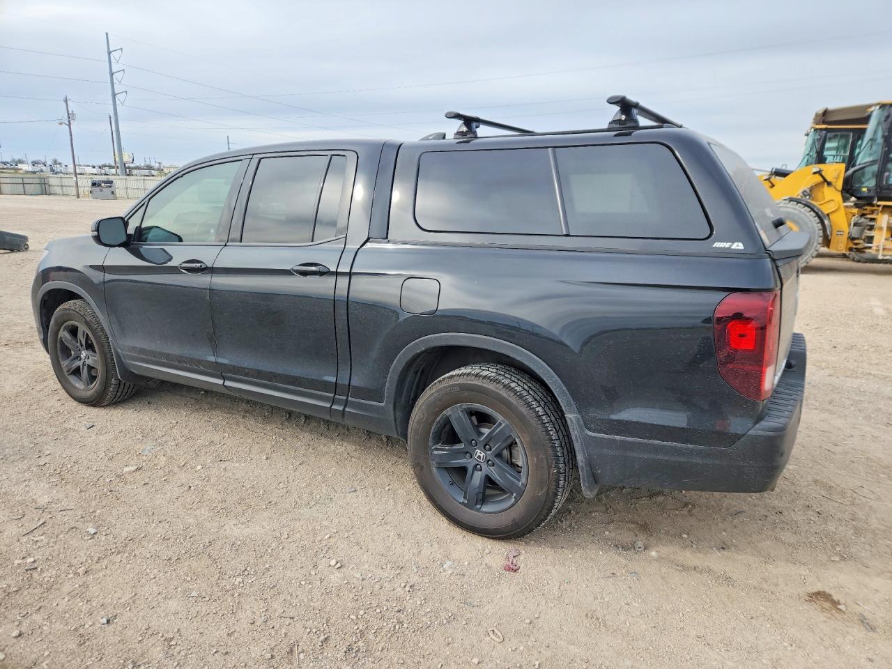 2021 HONDA RIDGELINE BLACK EDITION photo 3