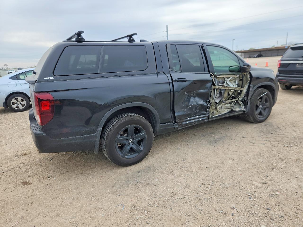 2021 HONDA RIDGELINE BLACK EDITION photo 5