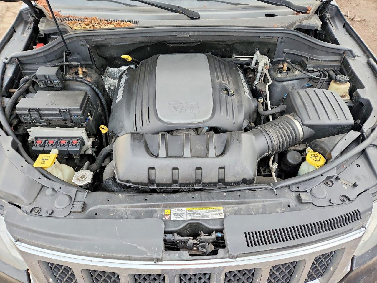 2011 JEEP GRAND CHEROKEE OVERLAND photo 11