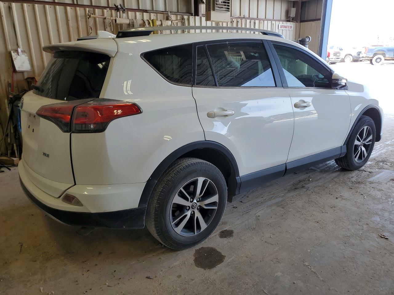 2018 TOYOTA RAV4 XLE photo 5