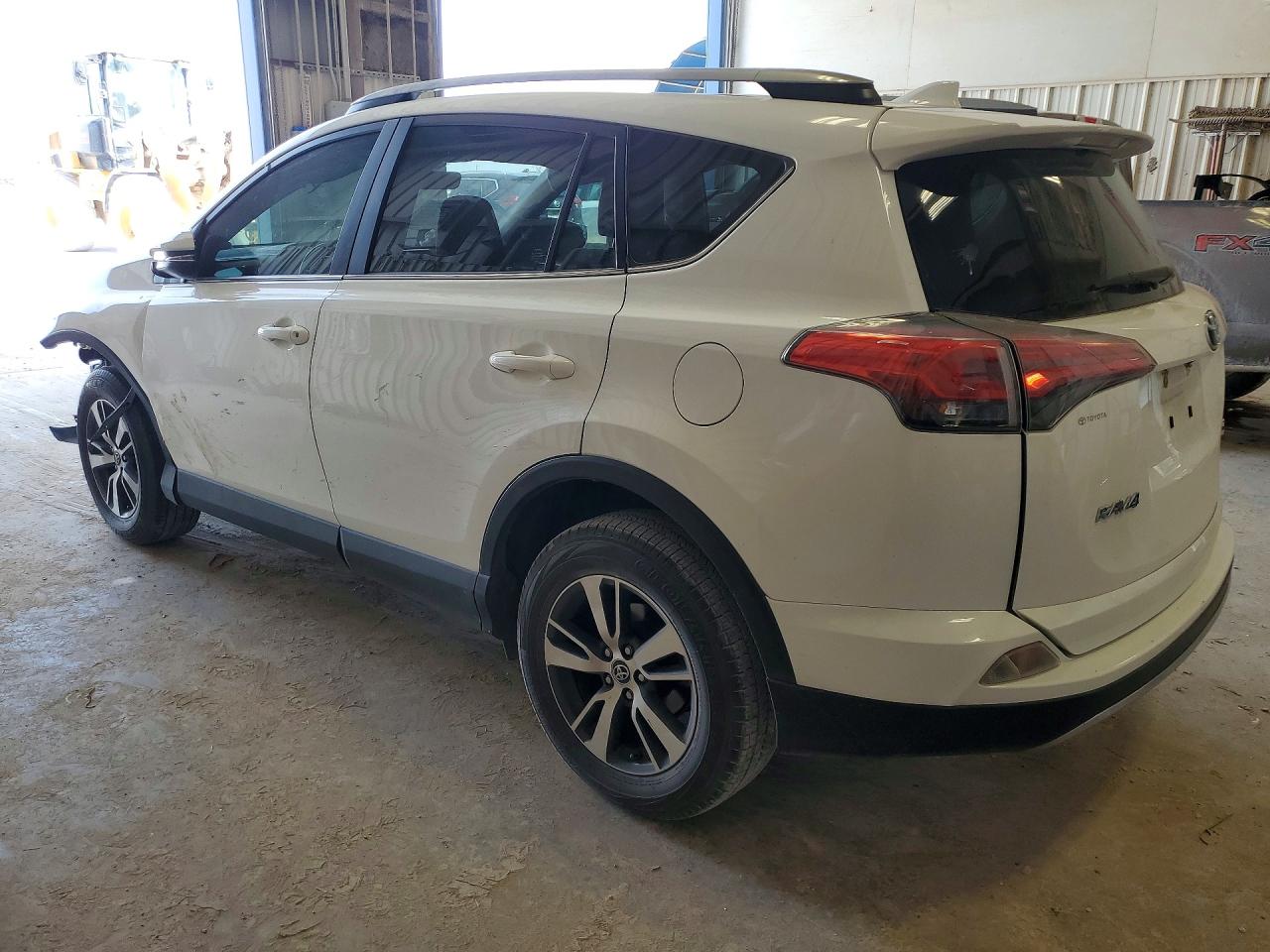2018 TOYOTA RAV4 XLE photo 3