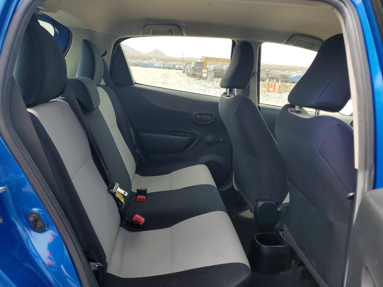 2013 TOYOTA YARIS 5-DOOR L photo 28