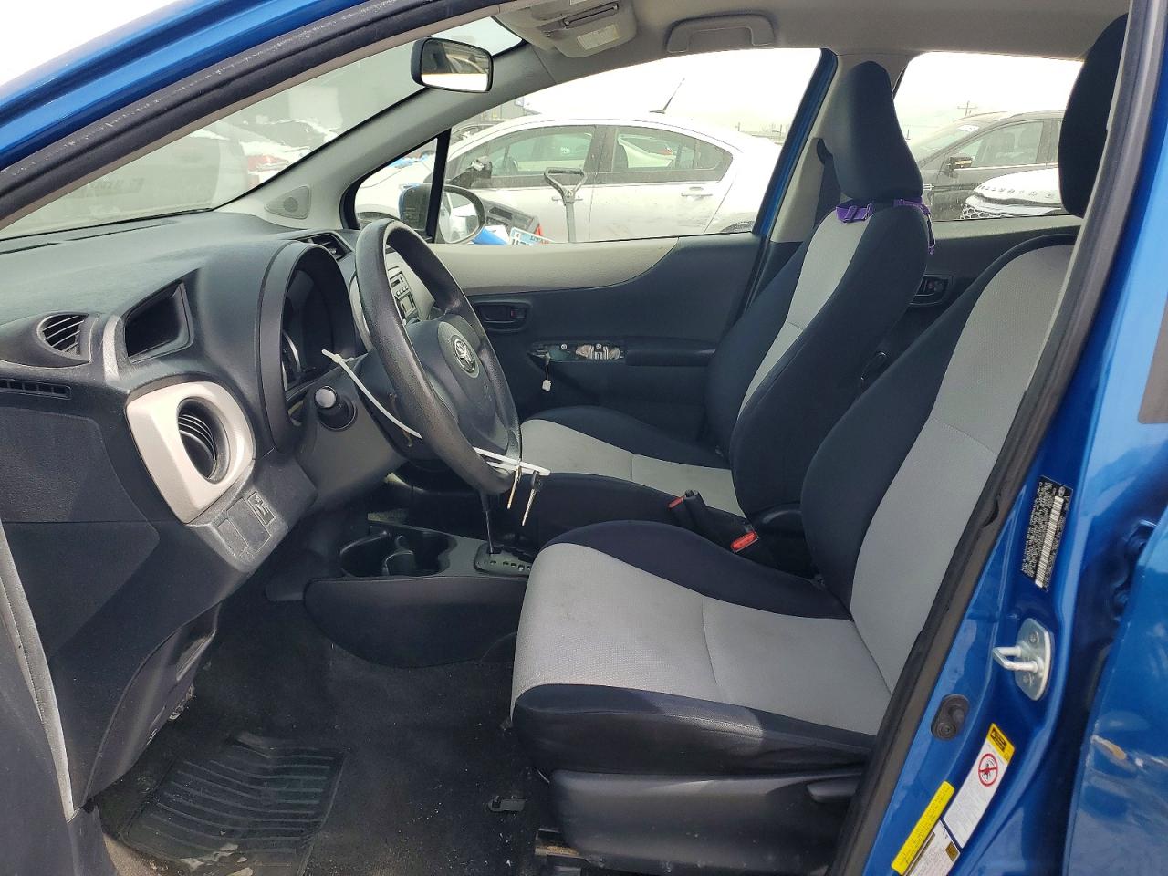 2013 TOYOTA YARIS 5-DOOR L photo 19