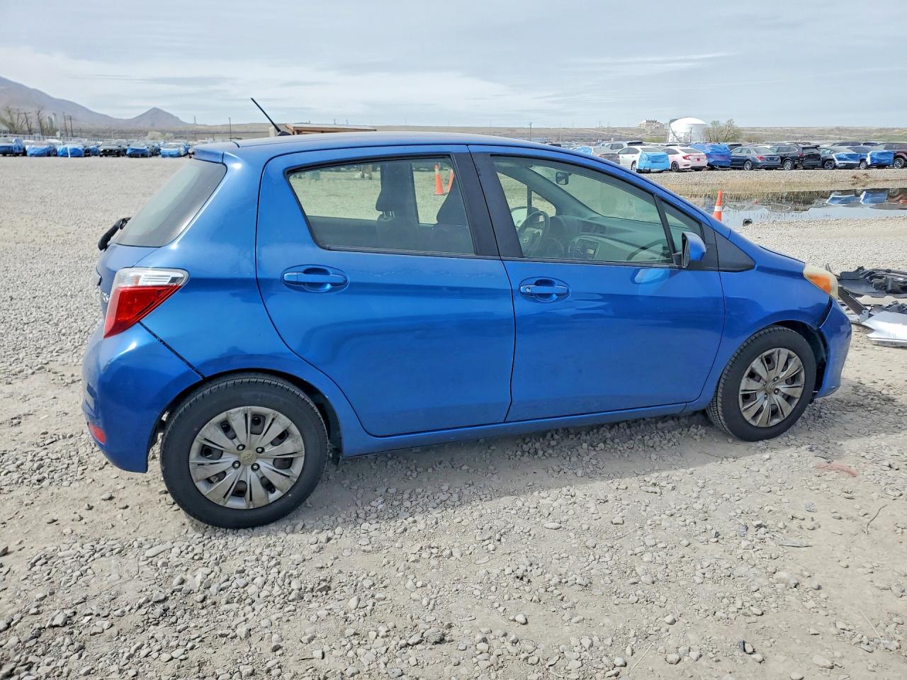 2013 TOYOTA YARIS 5-DOOR L photo 7