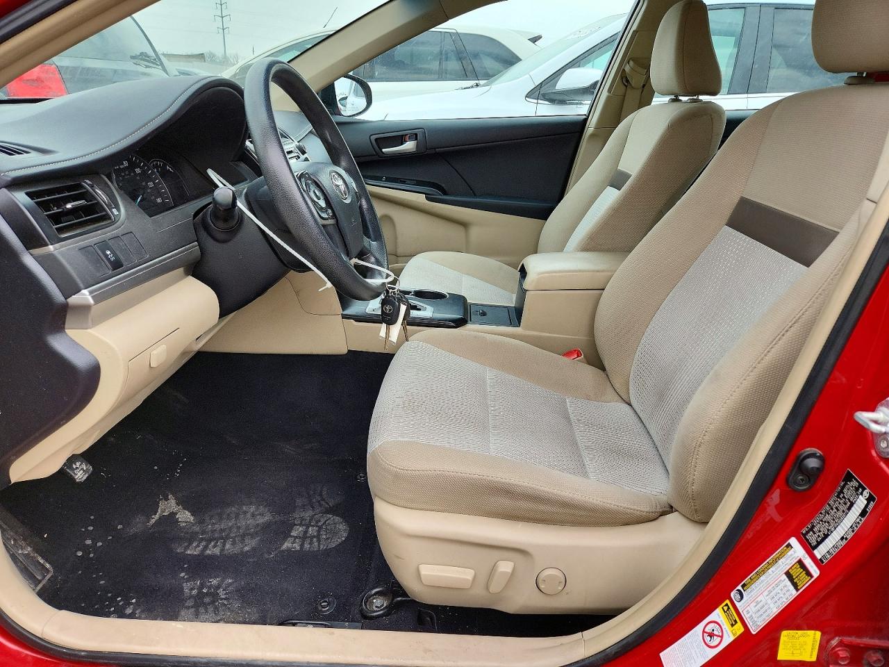 2012 TOYOTA CAMRY LE photo 13