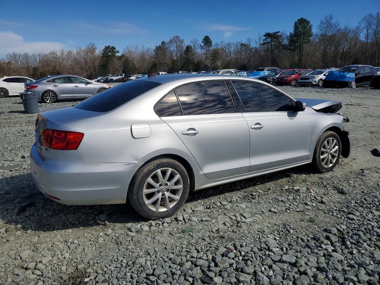 2014 VOLKSWAGEN JETTA SE photo 3