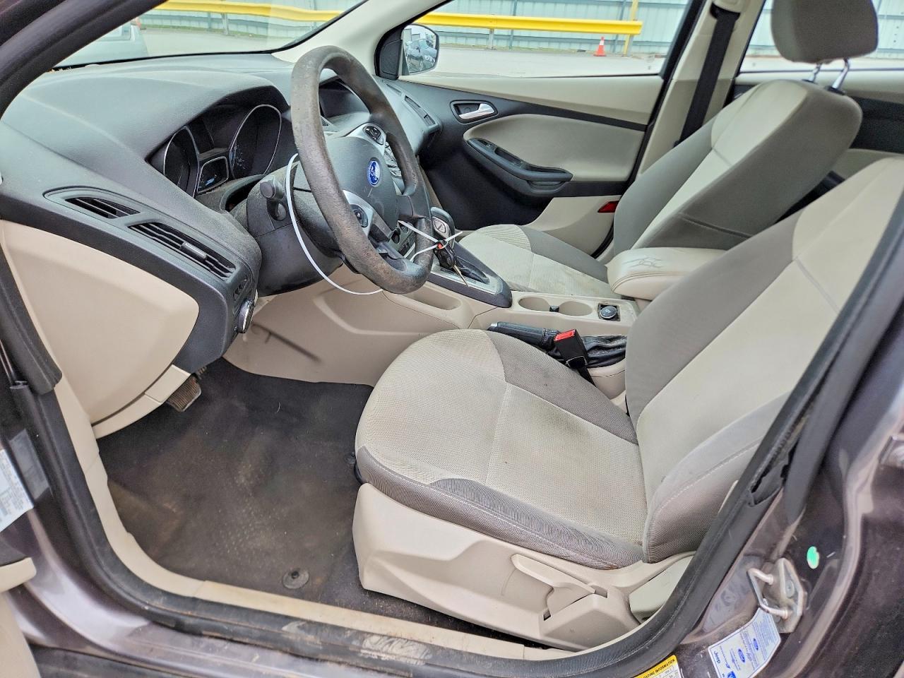 2014 FORD FOCUS SE photo 19