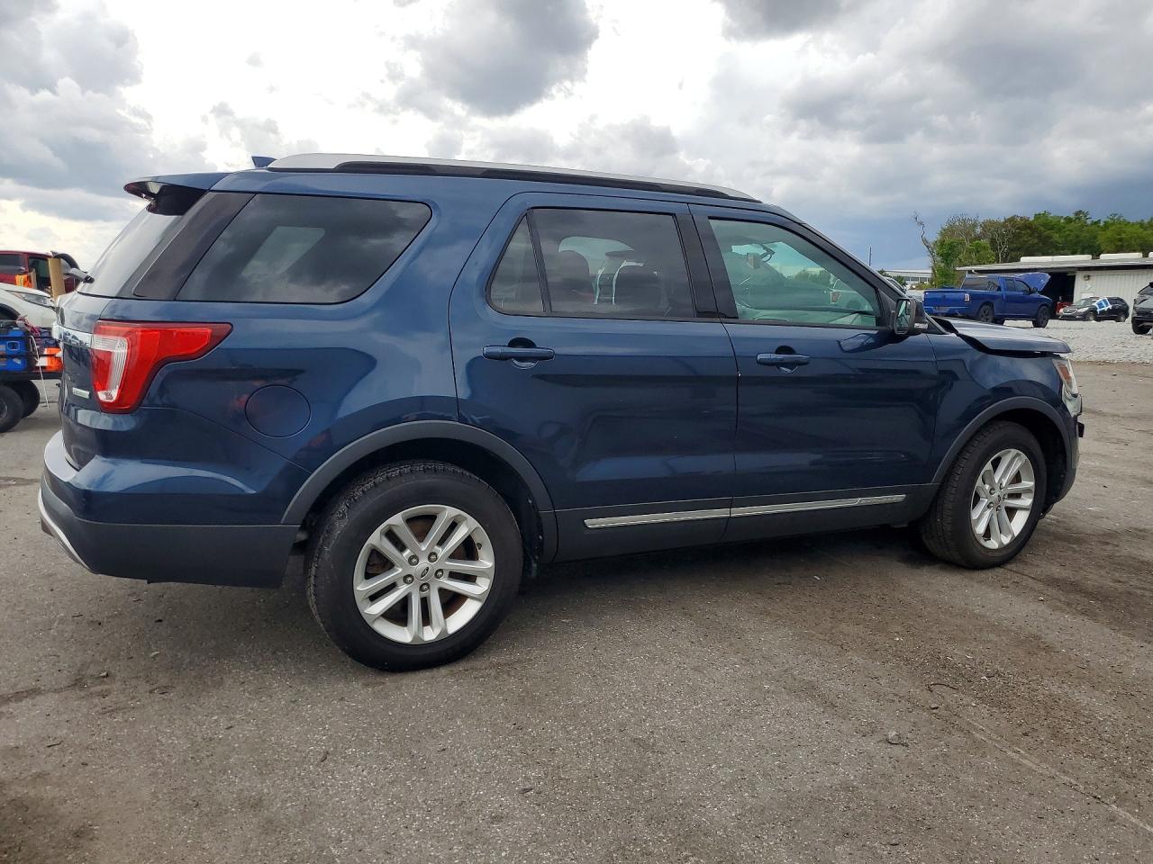 2017 FORD EXPLORER XLT photo 5