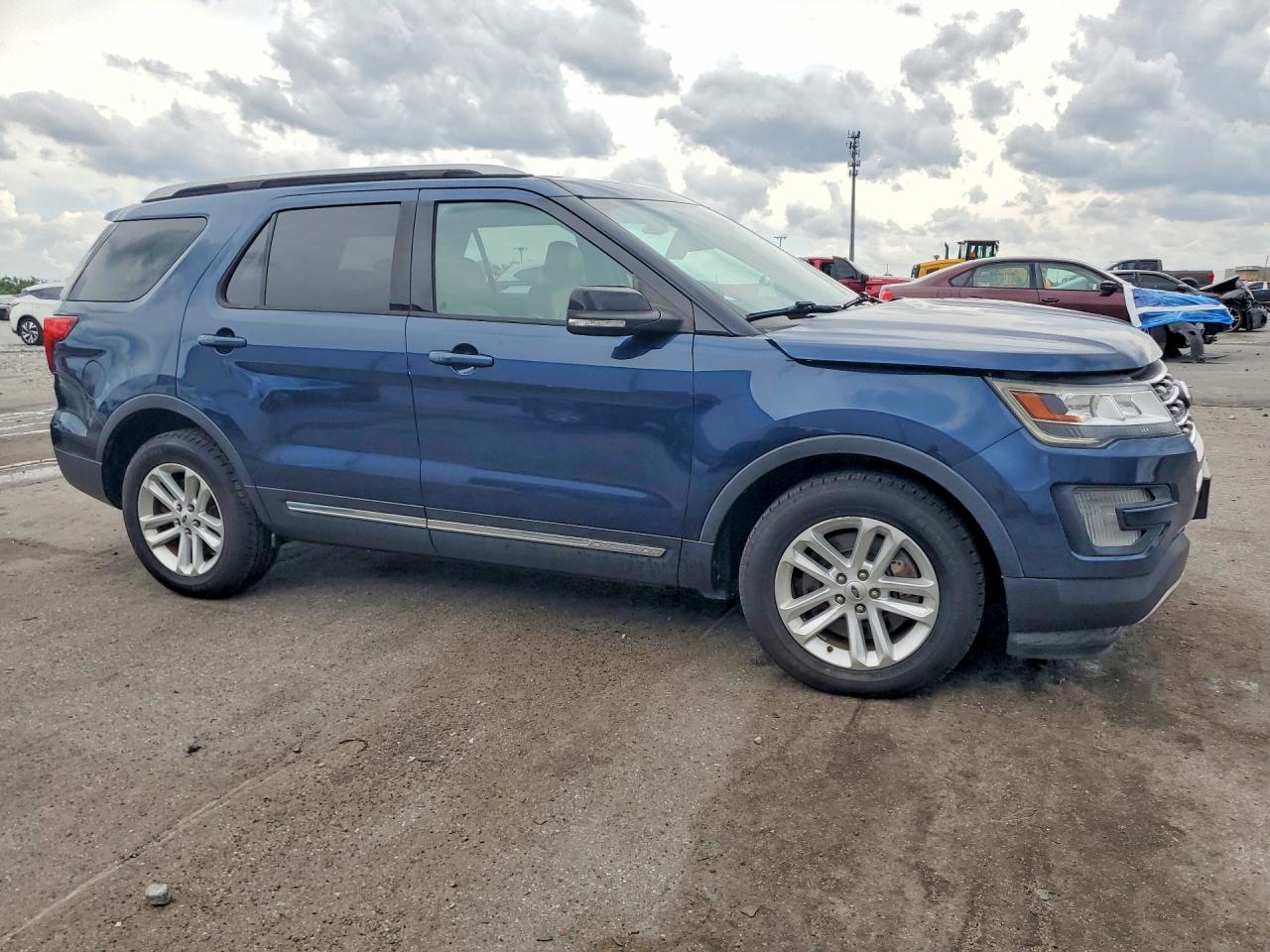 2017 FORD EXPLORER XLT photo 7
