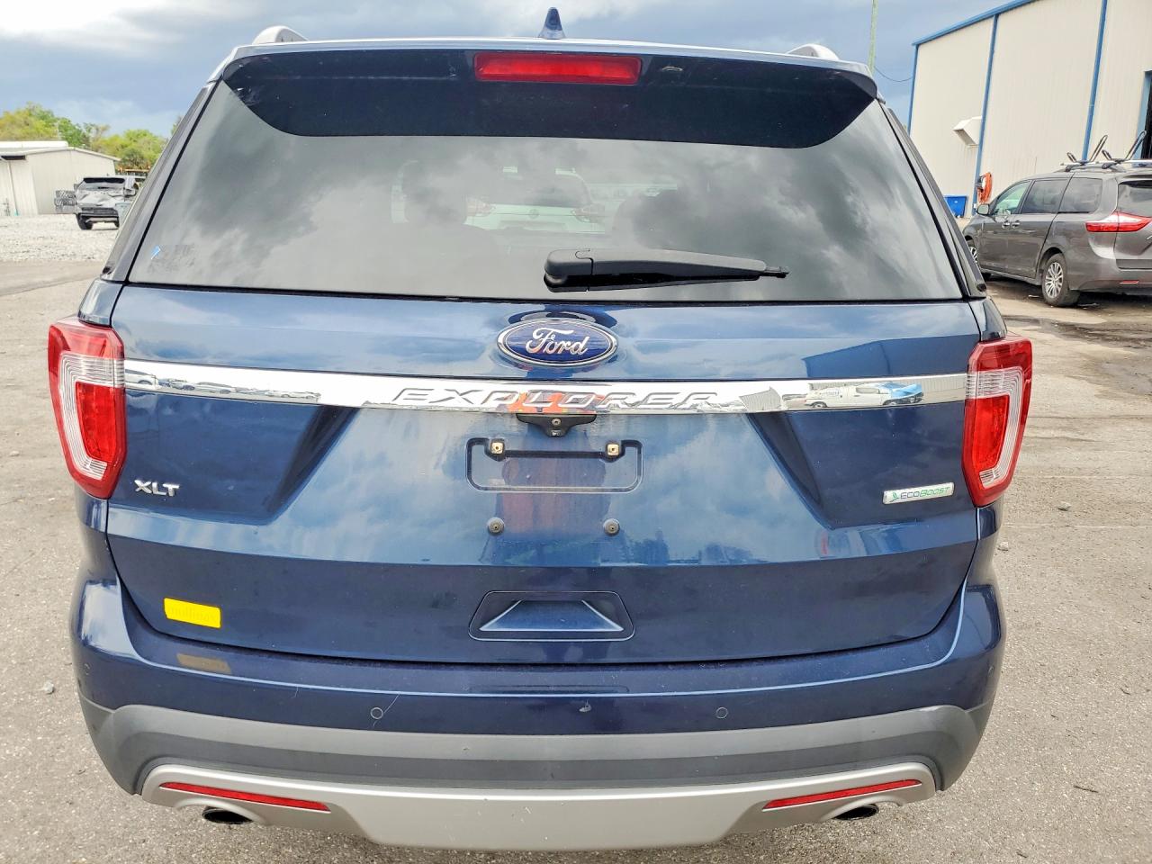 2017 FORD EXPLORER XLT photo 11
