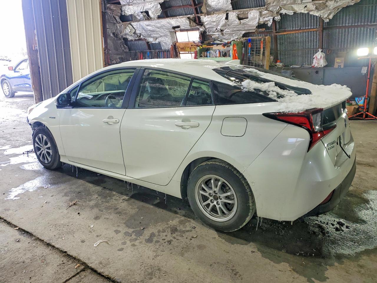 2019 TOYOTA PRIUS XLE AWD-E photo 2
