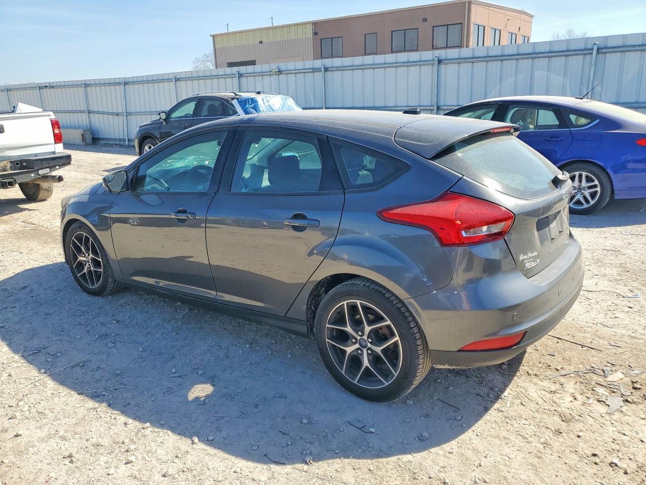 2017 FORD FOCUS photo 2