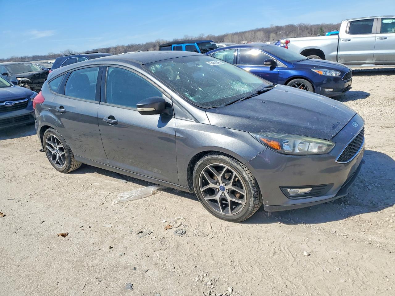 2017 FORD FOCUS photo 4