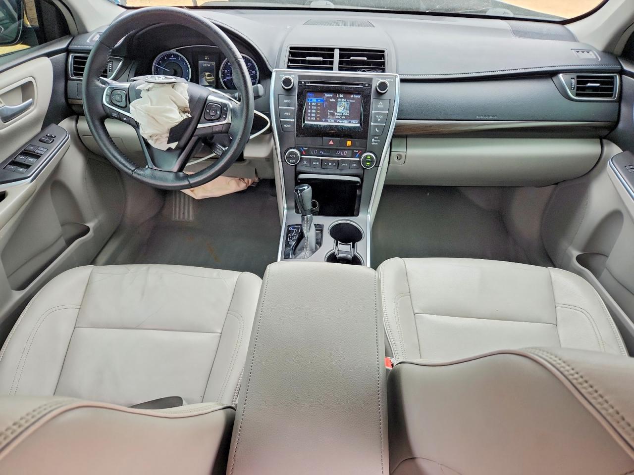 2015 TOYOTA CAMRY XLE photo 8