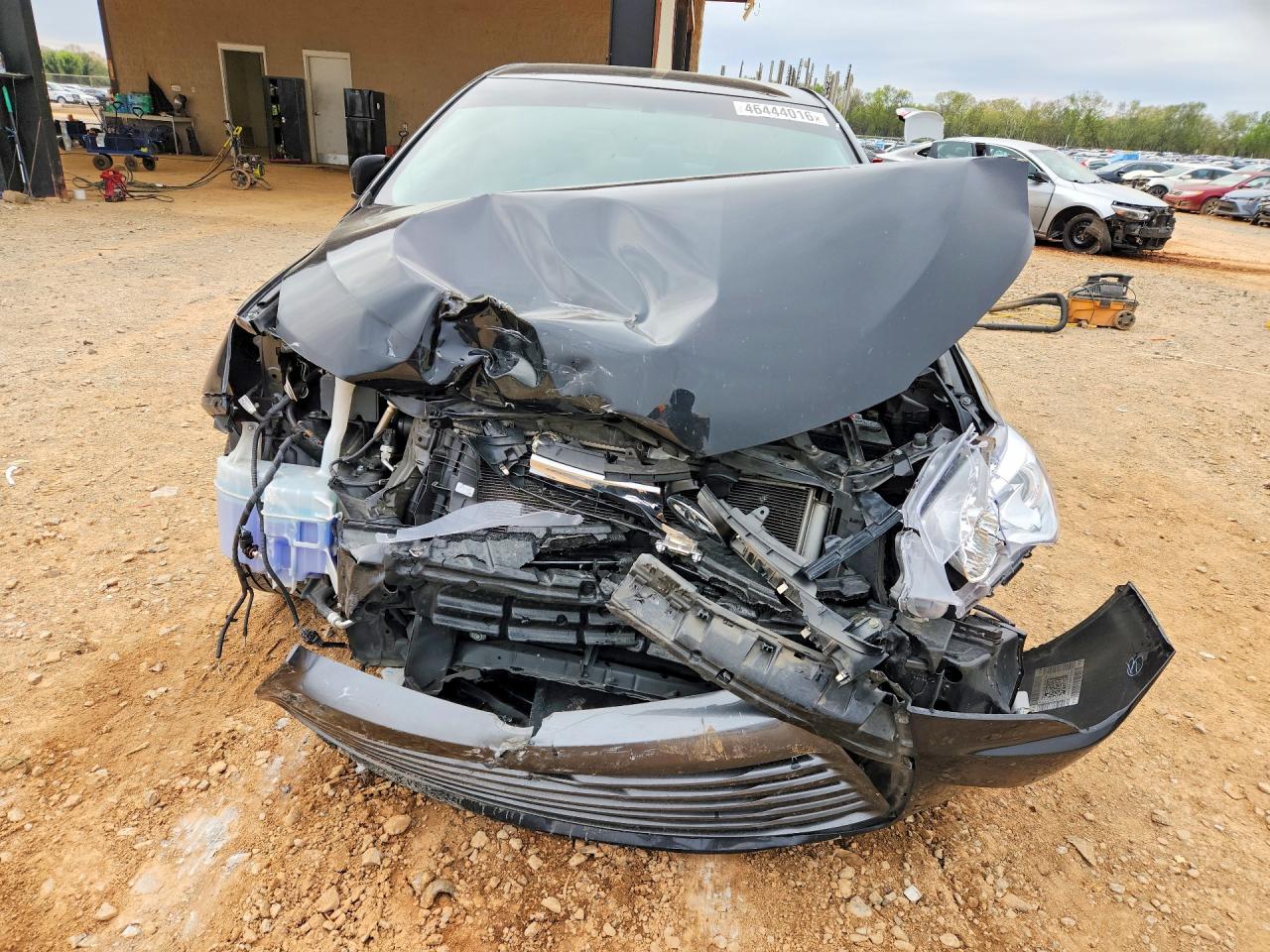 2015 TOYOTA CAMRY XLE photo 5