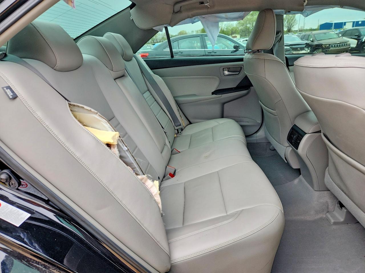2015 TOYOTA CAMRY XLE photo 10