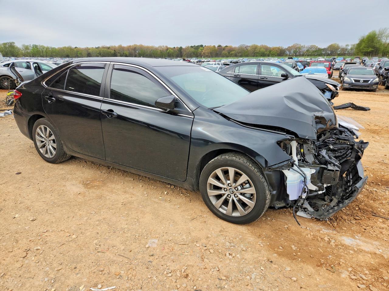 2015 TOYOTA CAMRY XLE photo 4