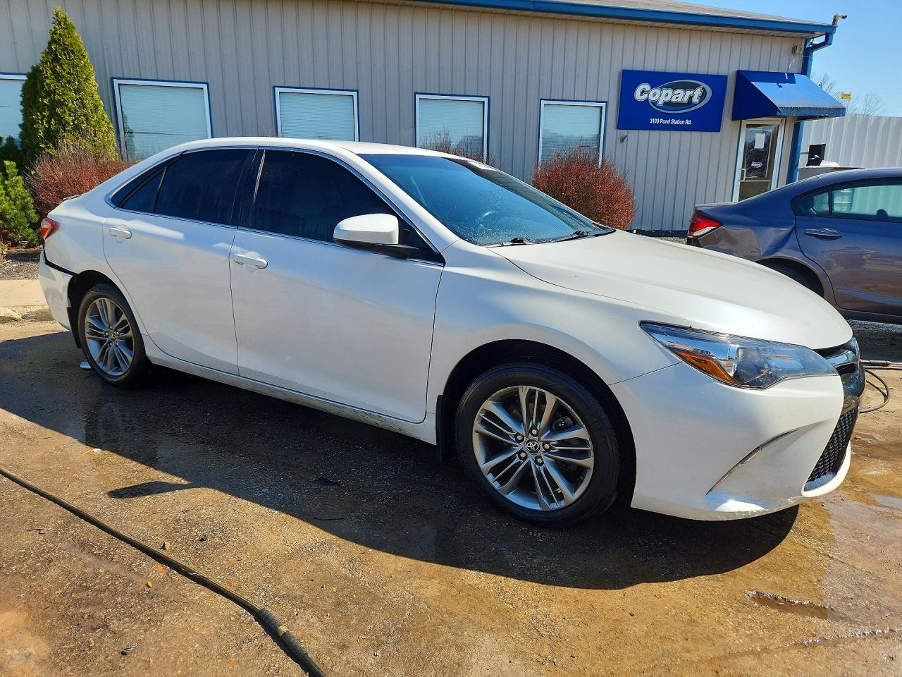 2017 TOYOTA CAMRY SE photo 4