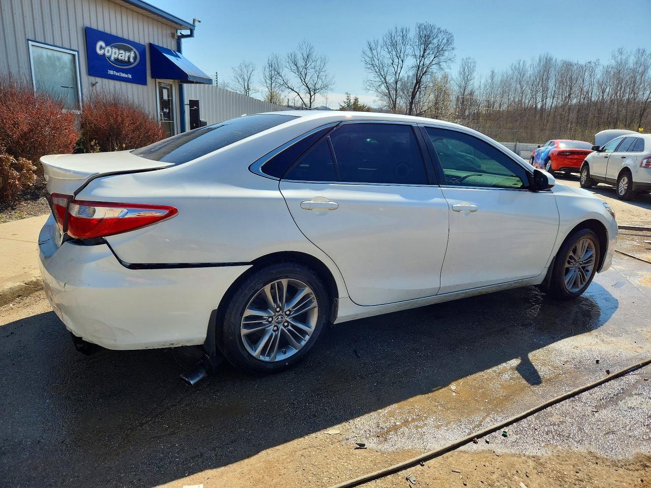 2017 TOYOTA CAMRY SE photo 3