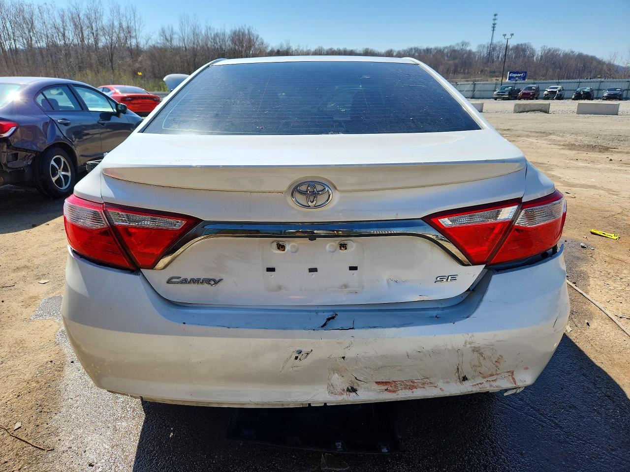 2017 TOYOTA CAMRY SE photo 6
