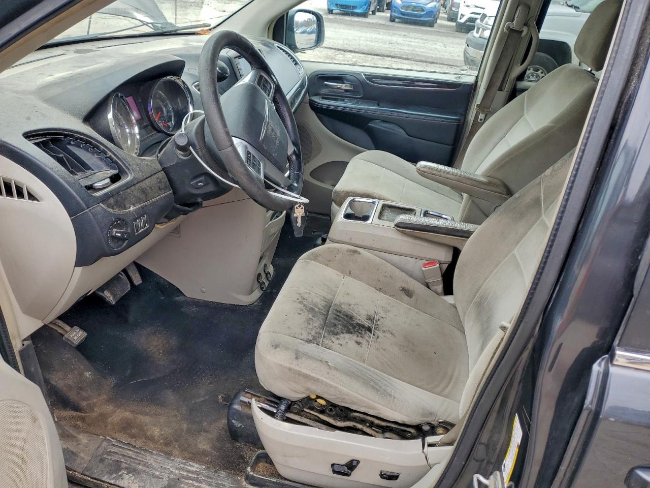 2012 CHRYSLER TOWN & COUNTRY TOURING photo 7