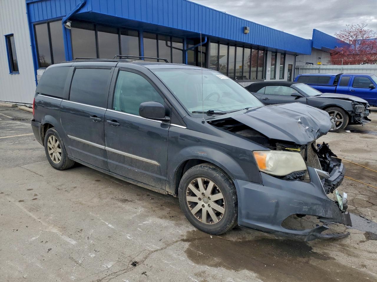 2012 CHRYSLER TOWN & COUNTRY TOURING photo 4