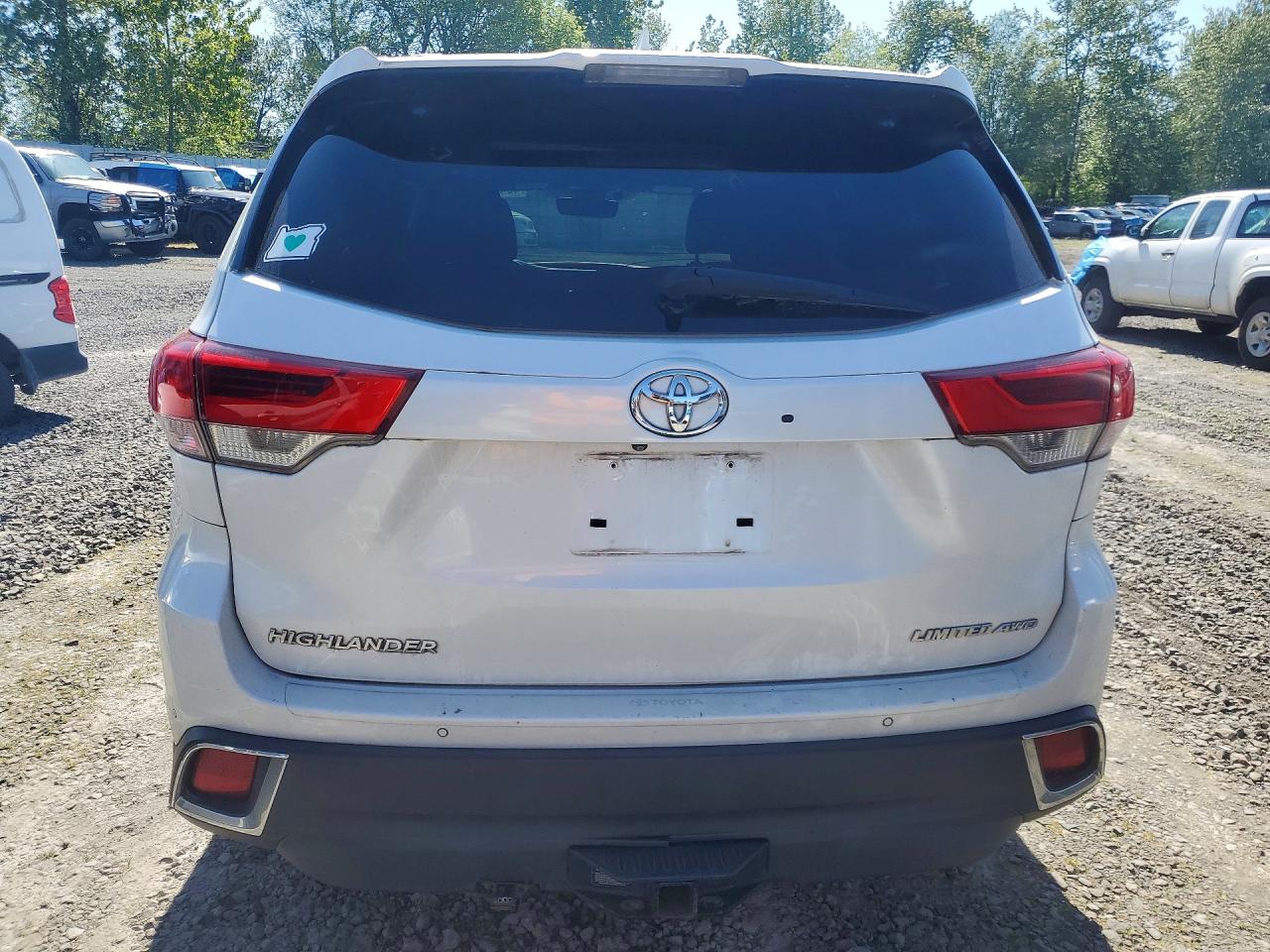 2018 TOYOTA HIGHLANDER LIMITED PLATINUM photo 11