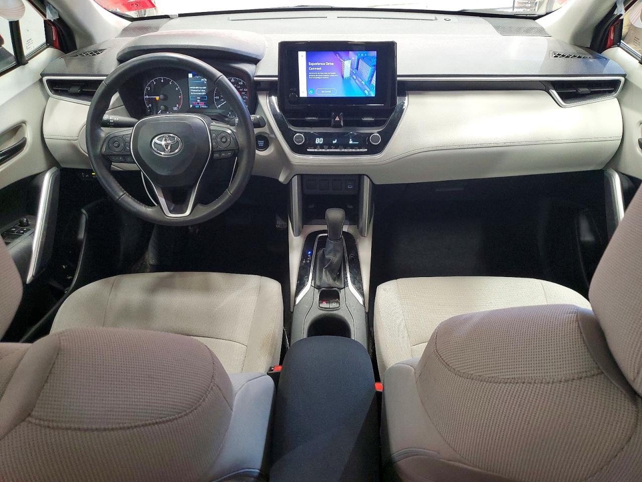 2024 TOYOTA COROLLA CROSS LE photo 15