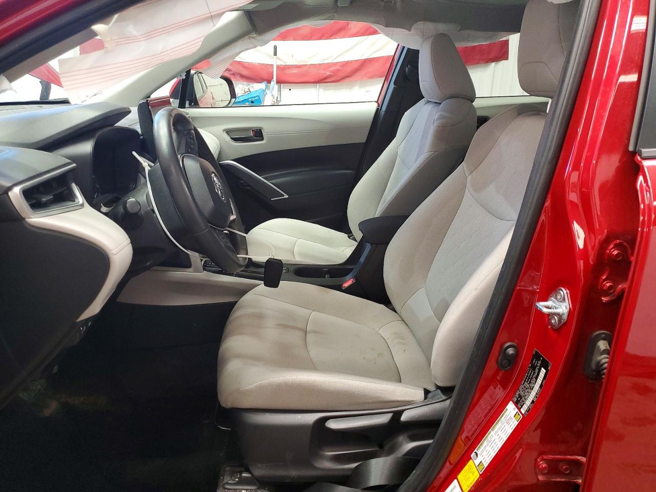 2024 TOYOTA COROLLA CROSS LE photo 13