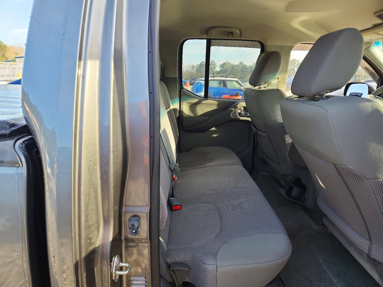 2017 NISSAN FRONTIER SV photo 19