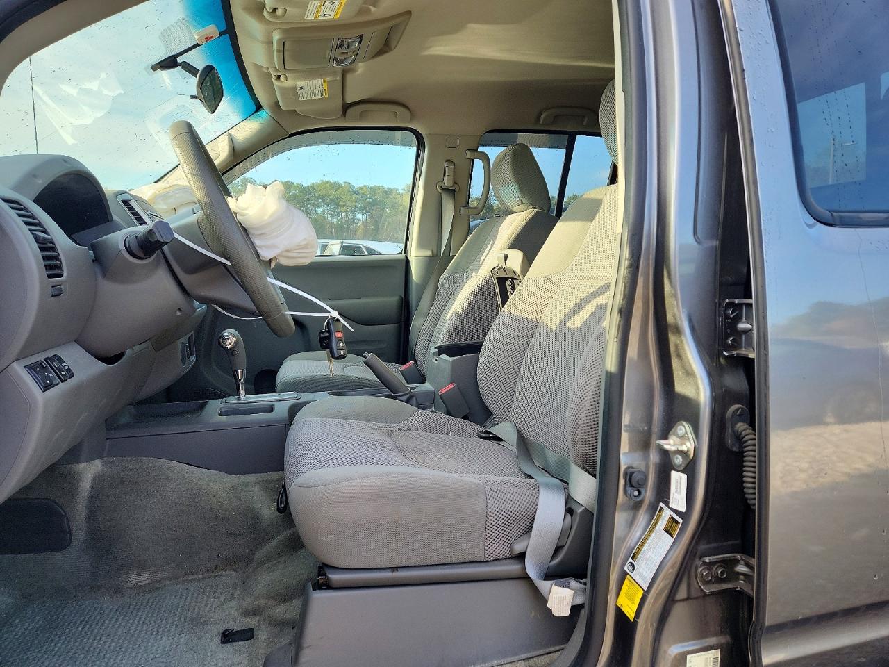 2017 NISSAN FRONTIER SV photo 13