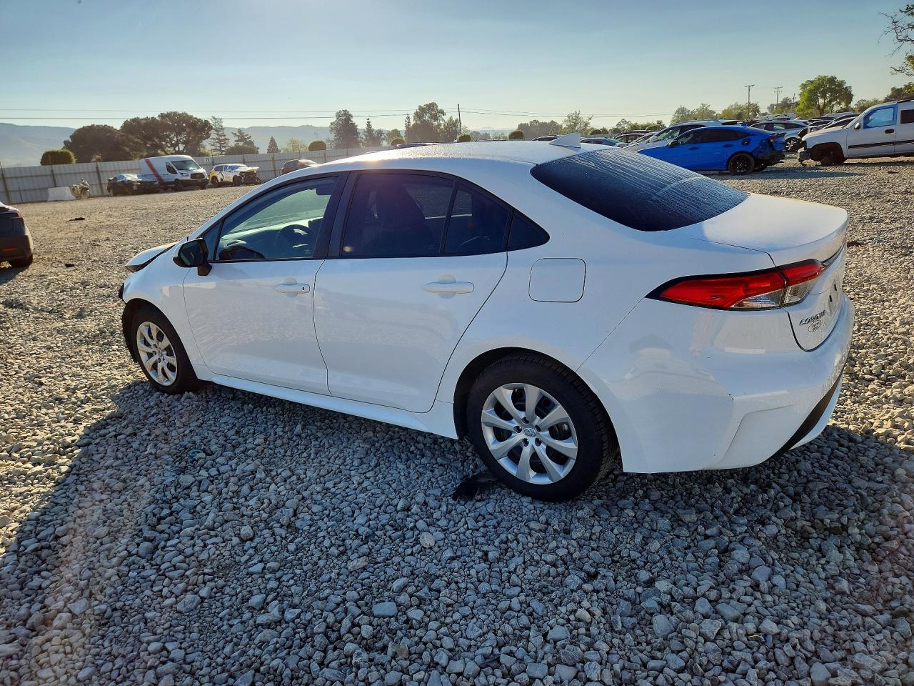 2022 TOYOTA COROLLA LE photo 3