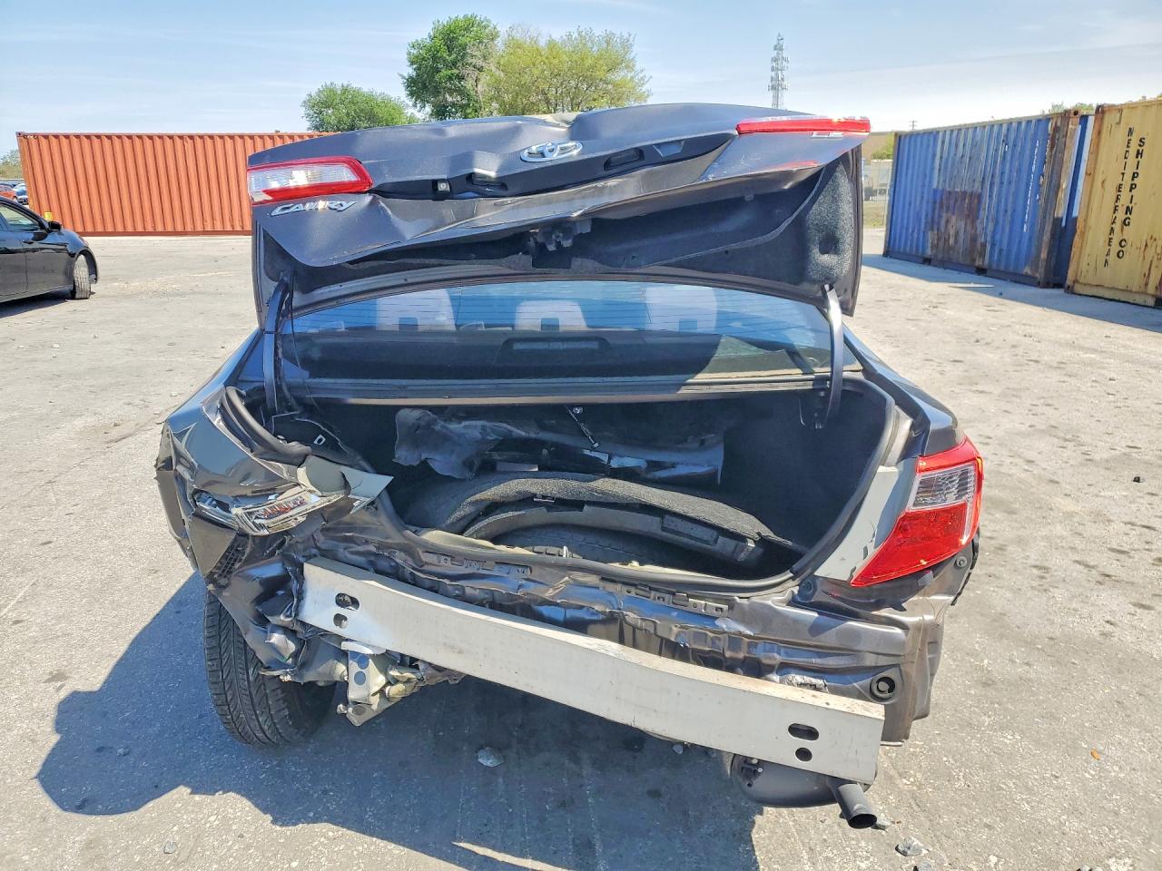 2014 TOYOTA CAMRY LE photo 6