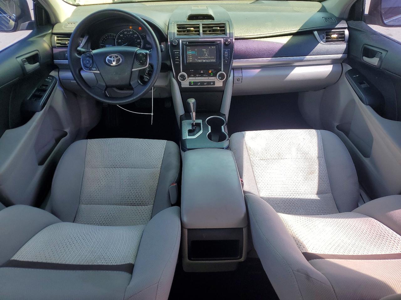 2014 TOYOTA CAMRY LE photo 8