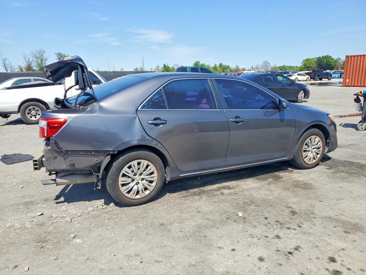 2014 TOYOTA CAMRY LE photo 3