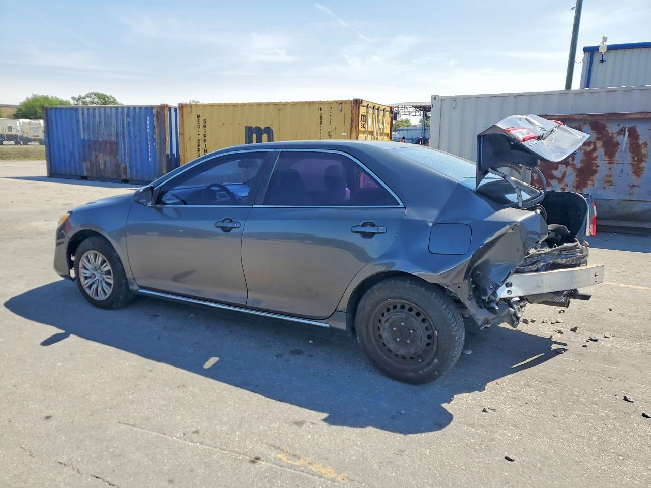 2014 TOYOTA CAMRY LE photo 2