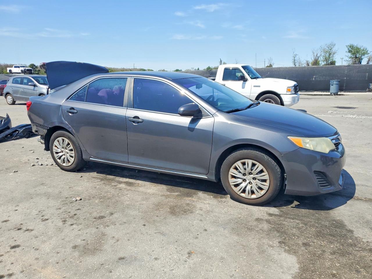 2014 TOYOTA CAMRY LE photo 4