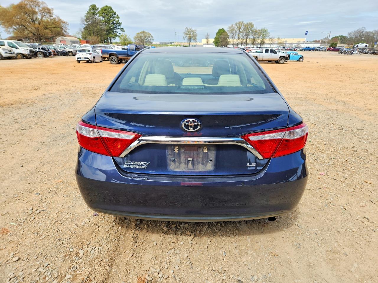 2016 TOYOTA CAMRY LE photo 11