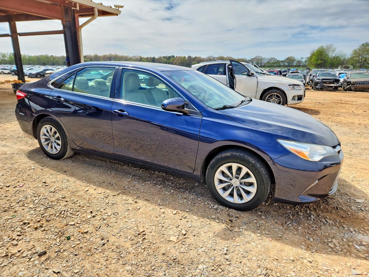 2016 TOYOTA CAMRY LE photo 7