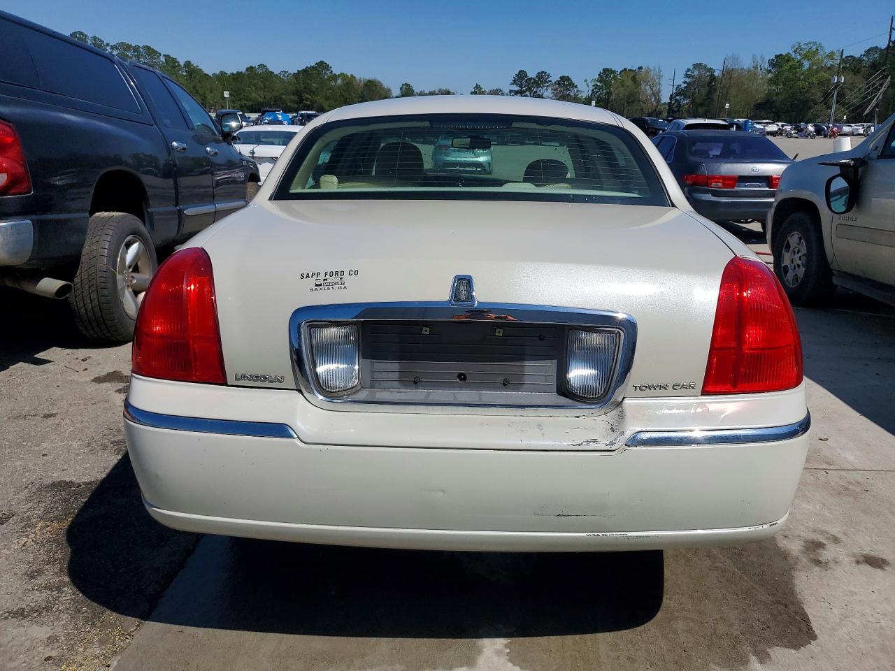 2006 LINCOLN TOWN CAR SIGNATURE LIMITED photo 11