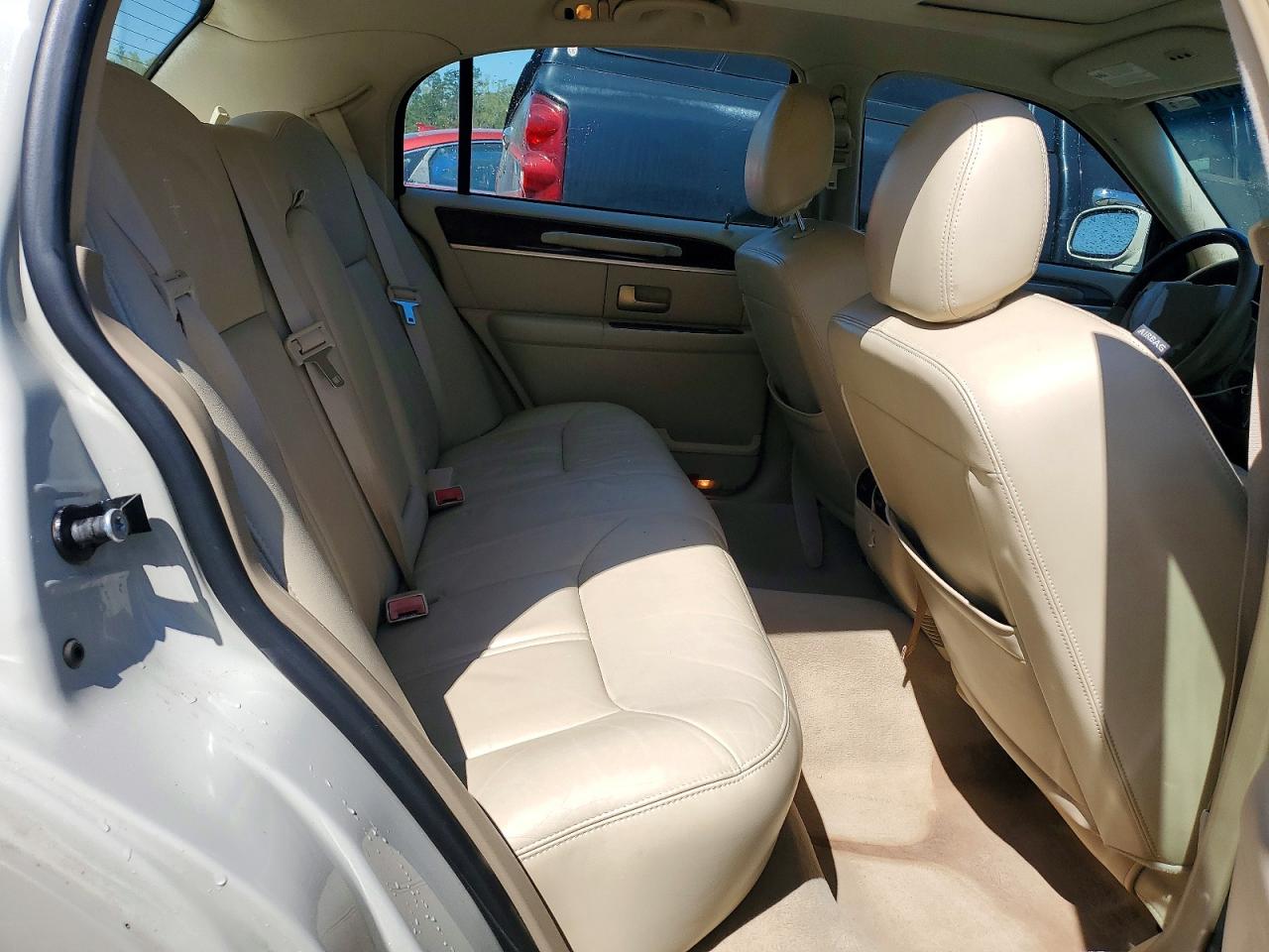 2006 LINCOLN TOWN CAR SIGNATURE LIMITED photo 19