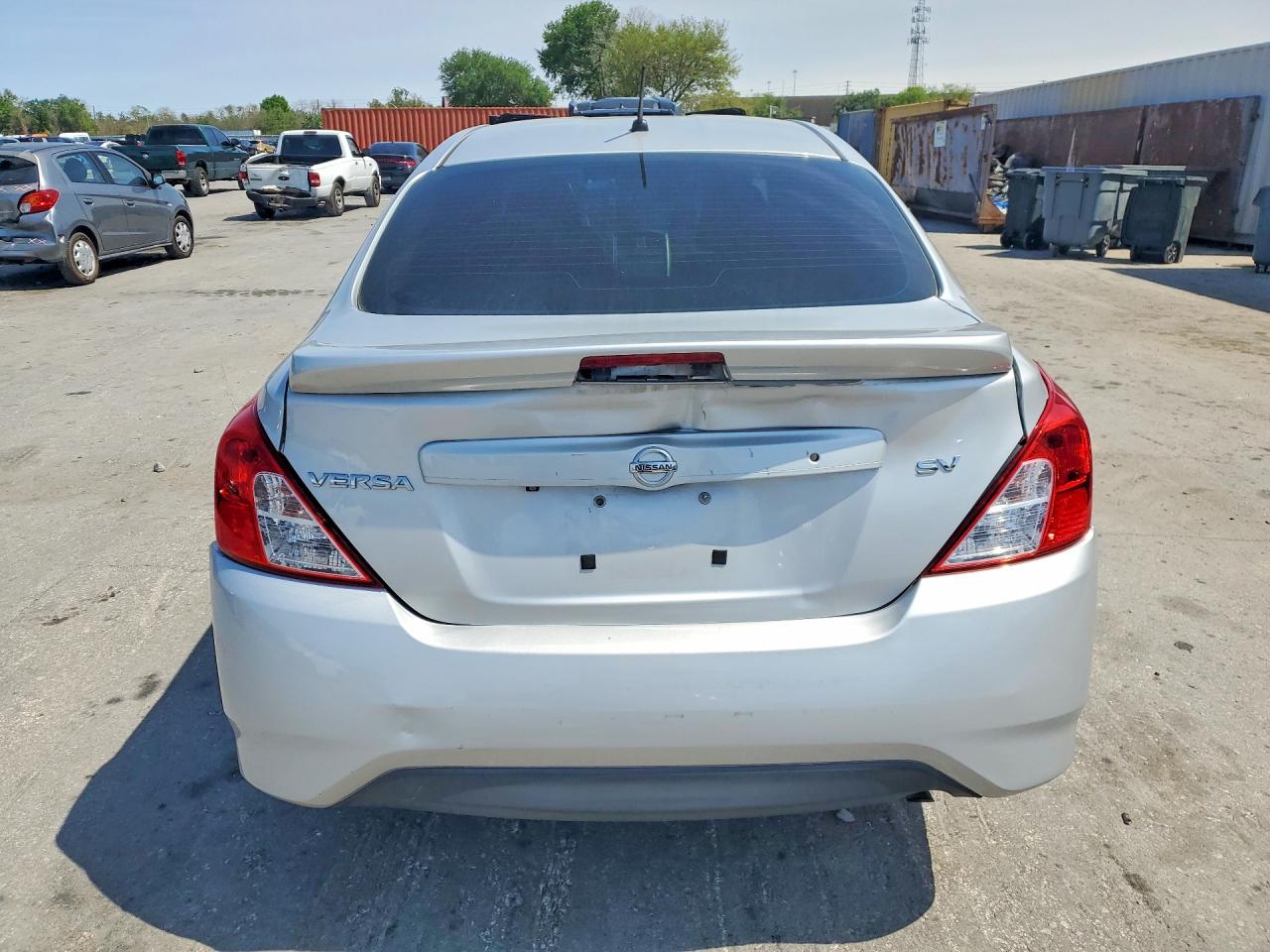 2018 NISSAN VERSA SV photo 21