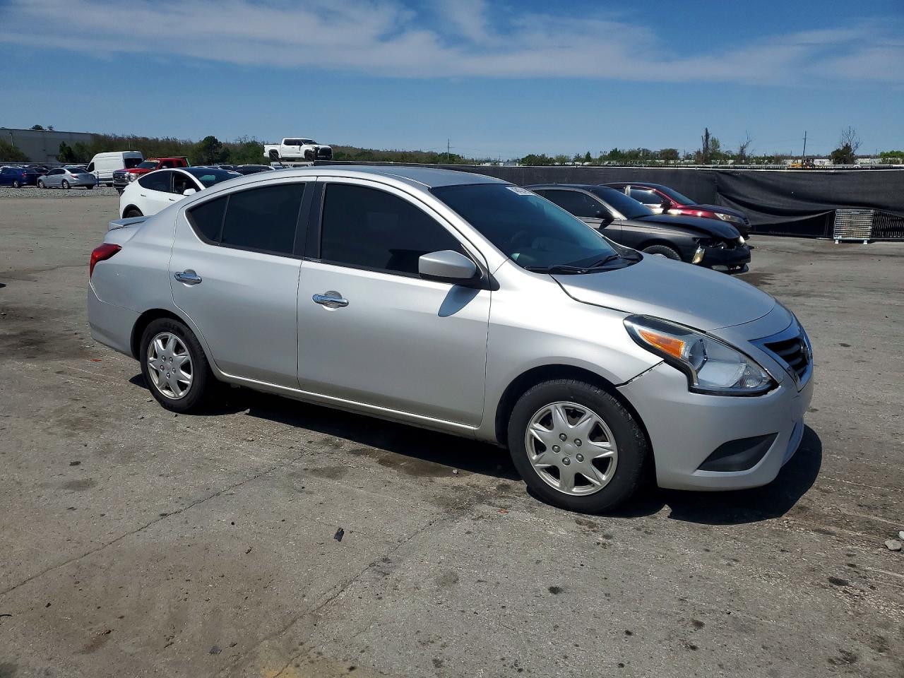 2018 NISSAN VERSA SV photo 13