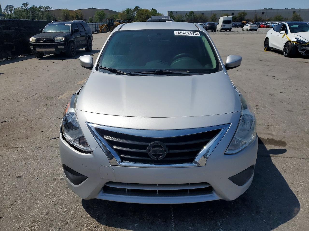 2018 NISSAN VERSA SV photo 17