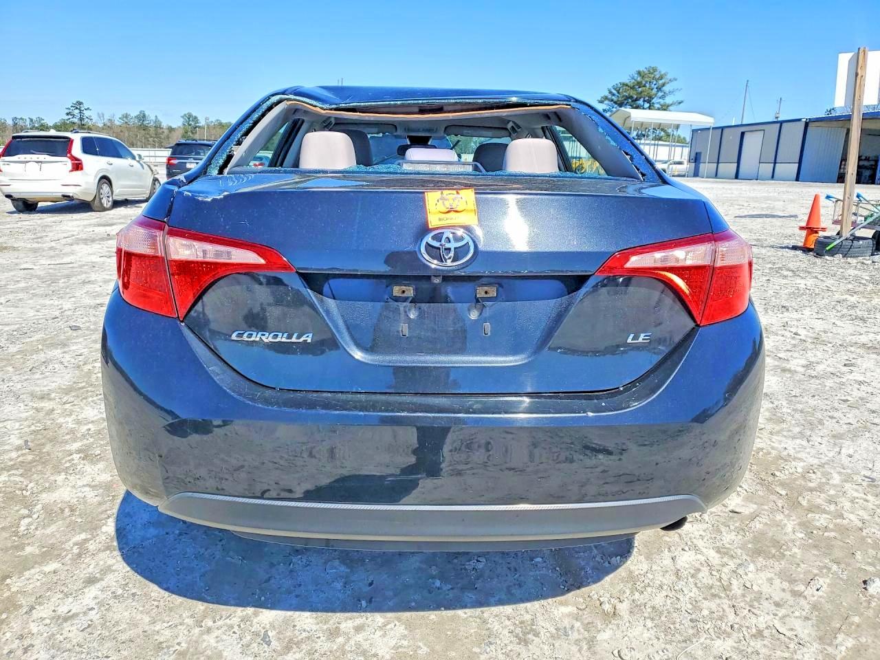 2018 TOYOTA COROLLA LE photo 6